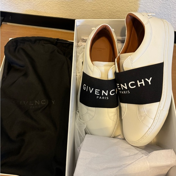 Consigned!! Givenchy sneakers - Picture 5 of 5
